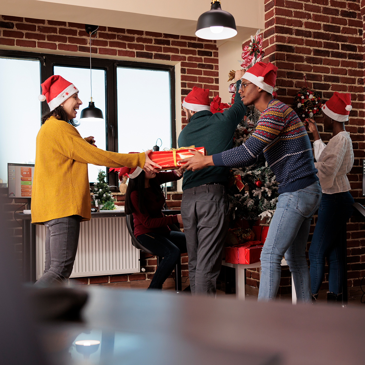 Personalised Glassware for Corporate Gifting: Making the Christmas Holidays Special And Strengthening Bonds With Staff and Clients